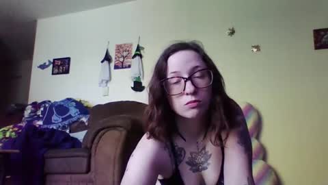 Snapshot of blueeyedbeauty1995 chatting on June 2, 8:33 pm Blueeyedbeauty online show from June 2, 8:33 pm