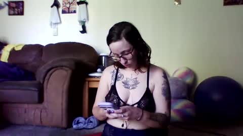 Snapshot of blueeyedbeauty1995 chatting on June 21, 11:51 pm Blueeyedbeauty online show from June 21, 11:51 pm