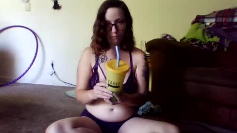 Snapshot of blueeyedbeauty1995 chatting on August 1, 10:19 pm Blueeyedbeauty online show from August 1, 10:19 pm
