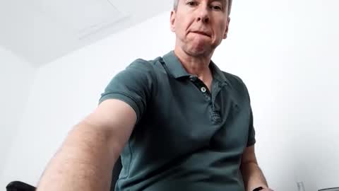 Snapshot of blueeyesteele chatting on June 2, 1:57 pm blueeyesteele online show from June 2, 1:57 pm
