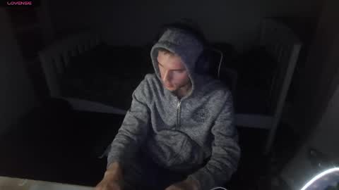 Snapshot of bluegaze6227724 chatting on May 8, 11:48 am bluegaze6227724 online show from May 8, 11:48 am