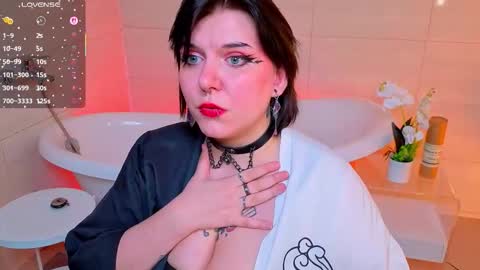 Snapshot of bluelunaray chatting on November 18, 10:09 am Hi my name is Lunaray online show from November 18, 10:09 am