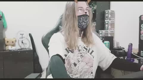 Snapshot of bluespanking chatting on December 17, 12:16 am Blue online show from December 17, 12:16 am