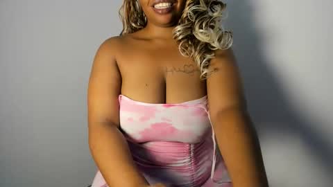 Snapshot of blueyivy chatting on May 1, 9:14 am Babygirl online show from May 1, 9:14 am