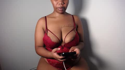 Snapshot of blueyivy chatting on June 4, 1:06 pm Babygirl online show from June 4, 1:06 pm