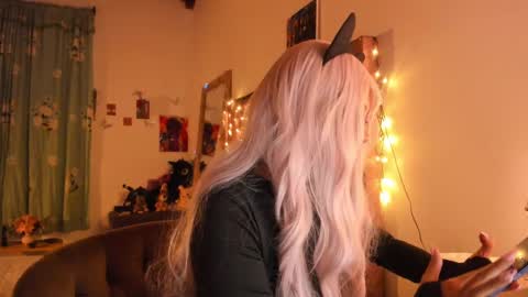 Snapshot of blumasweet chatting on February 16, 10:54 am Bluma Sweet online show from February 16, 10:54 am