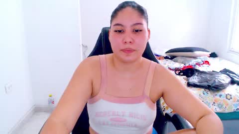  Hey guysI am BrendaWelcome my room online show from November 19, 9:15 pm
