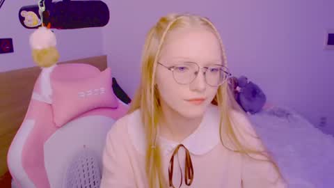 Snapshot of blush_alert chatting on July 7, 12:09 pm Diana online show from July 7, 12:09 pm