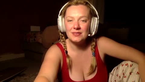 Snapshot of blushing_bonnie chatting on June 20, 7:44 am blushing_bonnie online show from June 20, 7:44 am