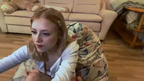 Elizabeth online show from November 25, 1:22 pm