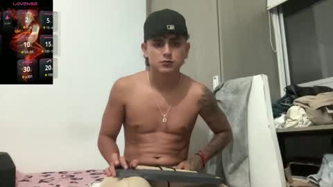 Snapshot of bob_pettersonn chatting on November 27, 4:36 am Bob INDEPENDENT MODEL online show from November 27, 4:36 am