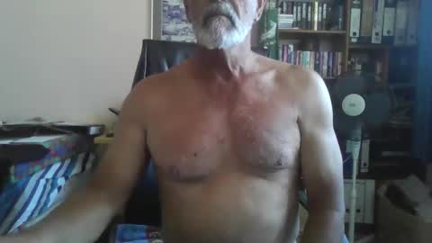 Snapshot of bobbgud chatting on October 23, 12:15 pm Bobbgud online show from October 23, 12:15 pm