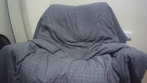 bobby_00x00 online show from July 22, 9:23 am