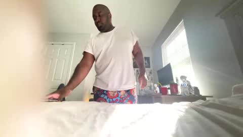 Snapshot of bobbyjones88034 chatting on November 6, 5:03 pm Luv bug online show from November 6, 5:03 pm