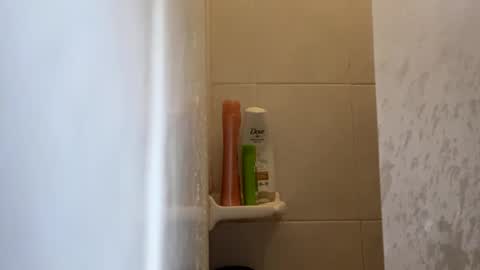 Snapshot of bobfish663 chatting on December 16, 12:21 pm bobfish663 online show from December 16, 12:21 pm