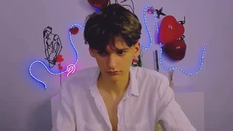 Snapshot of bodi_jon chatting on February 9, 8:24 pm bodi_jon online show from February 9, 8:24 pm