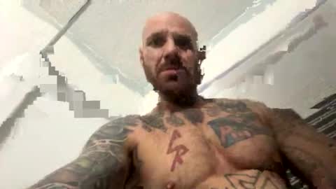 Snapshot of bodyart85_19 chatting on January 11, 1:27 am Bodyart85 19 online show from January 11, 1:27 am