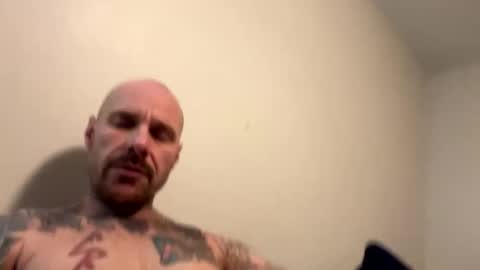 Snapshot of bodyart85_19 chatting on March 6, 7:03 am Bodyart85 19 online show from March 6, 7:03 am