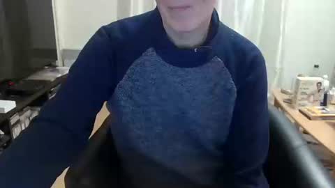 Snapshot of bogus25 chatting on December 13, 8:04 pm bogus25 online show from December 13, 8:04 pm