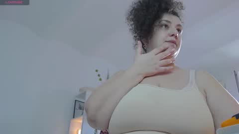 Snapshot of bohobabelexy chatting on December 4, 9:40 am BohoBabeLaxy online show from December 4, 9:40 am