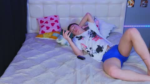 ALEXPVT IS OPEN online show from February 4, 8:17 pm