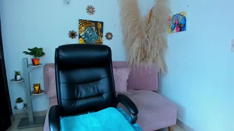  Salma Independent Model online show from February 12, 4:55 pm