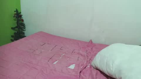 Snapshot of bombastic_darla chatting on October 27, 6:56 pm bombastic_darla online show from October 27, 6:56 pm