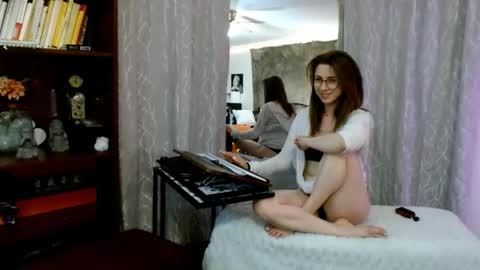 BombshellBaeby online show from April 15, 4:52 am