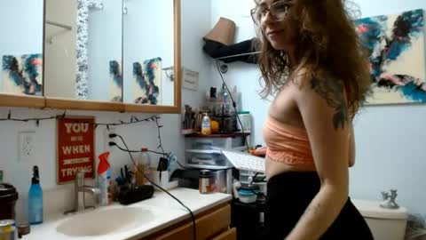 Snapshot of bombshellbaeby chatting on June 30, 12:44 am BombshellBaeby online show from June 30, 12:44 am