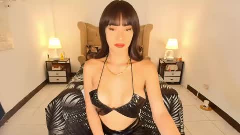 bombshelllaurax online show from July 9, 9:57 am
