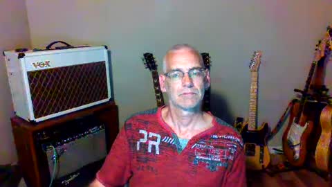 Snapshot of bomec40 chatting on July 14, 12:57 am Carl online show from July 14, 12:57 am