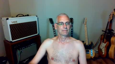 Snapshot of bomec40 chatting on July 20, 11:23 am Carl online show from July 20, 11:23 am