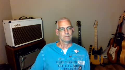 Snapshot of bomec40 chatting on July 24, 11:19 am Carl online show from July 24, 11:19 am