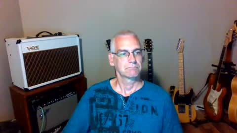 Snapshot of bomec40 chatting on August 1, 11:20 am Carl online show from August 1, 11:20 am