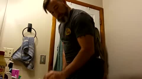 Snapshot of bongripingclitlicker chatting on December 6, 3:52 am bongripingclitlicker online show from December 6, 3:52 am