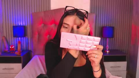 Snapshot of bonnali_lune chatting on November 7, 10:43 pm bonnali_lune online show from November 7, 10:43 pm