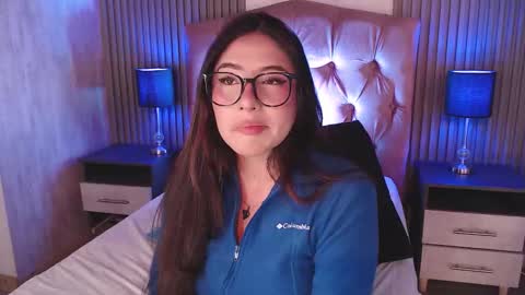 Snapshot of bonnali_lune chatting on January 19, 4:00 pm bonnali_lune online show from January 19, 4:00 pm