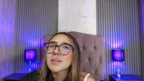 Snapshot of bonnali_lune chatting on March 1, 4:03 am bonnali_lune online show from March 1, 4:03 am