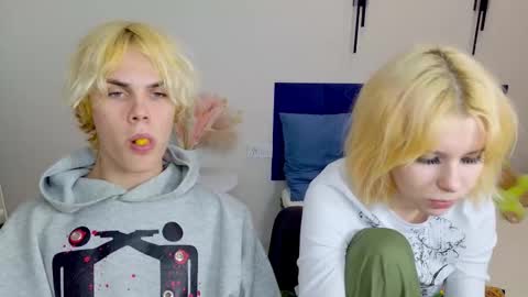 Snapshot of bonnie_and_c1yde chatting on October 2, 5:09 pm Jessy Mark online show from October 2, 5:09 pm