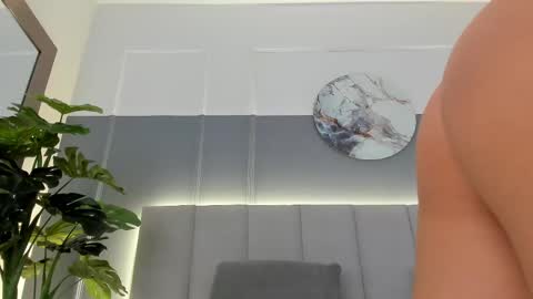 Snapshot of bonnie_bloom chatting on February 19, 11:36 pm Bonnie online show from February 19, 11:36 pm