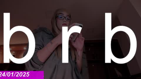 Snapshot of bonnie_luxury chatting on January 24, 8:23 am Bonnie Luxury online show from January 24, 8:23 am