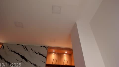 Snapshot of bonnie_luxury chatting on November 19, 9:48 pm Bonnie Luxury online show from November 19, 9:48 pm