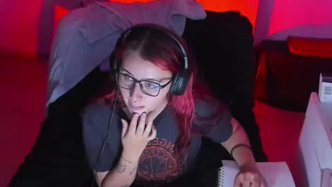 Snapshot of bonnie_moon_ chatting on October 21, 10:32 pm Bonnie Help me reach 500 likes online show from October 21, 10:32 pm