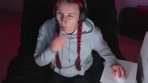 Snapshot of bonnie_moon_ chatting on October 22, 10:31 pm Bonnie Help me reach 500 likes online show from October 22, 10:31 pm