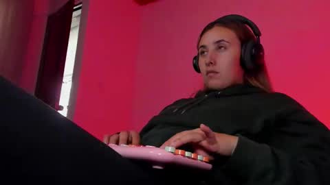 Snapshot of bonnie_moon_ chatting on December 22, 9:23 pm Bonnie Help me reach 500 likes online show from December 22, 9:23 pm