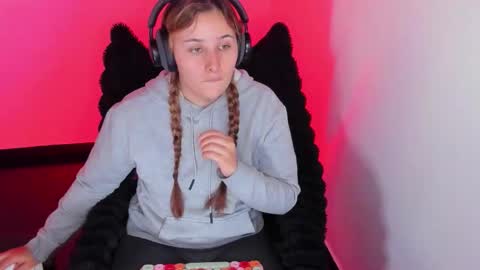 Bonnie Help me reach 500 likes online show from January 31, 8:07 pm