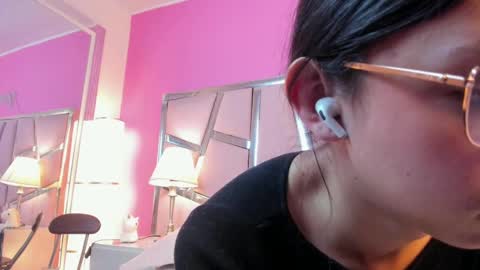 Bonnie  online show from March 7, 4:00 pm