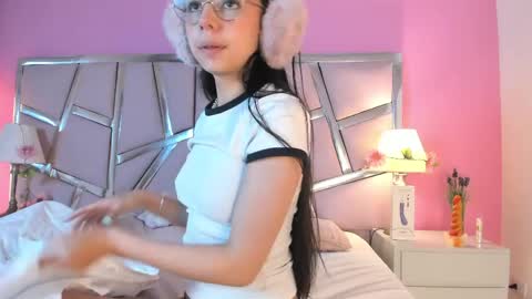 Snapshot of bonniepark_ chatting on May 4, 1:07 pm Bonnie online show from May 4, 1:07 pm