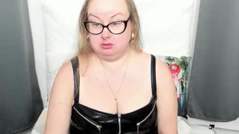 Snapshot of bonnieshining chatting on November 5, 5:29 am Bonnie online show from November 5, 5:29 am