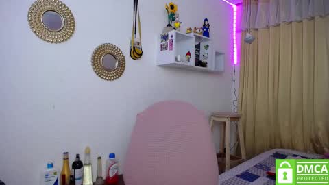 Snapshot of bonny_clyde_xx_ chatting on February 21, 7:34 am Soffy Brooks Independent model online show from February 21, 7:34 am